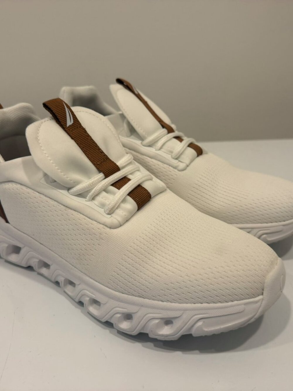 Nautica Chiatica Lace-Up Jogger Sneakers White & Brown Womens Size 7.5